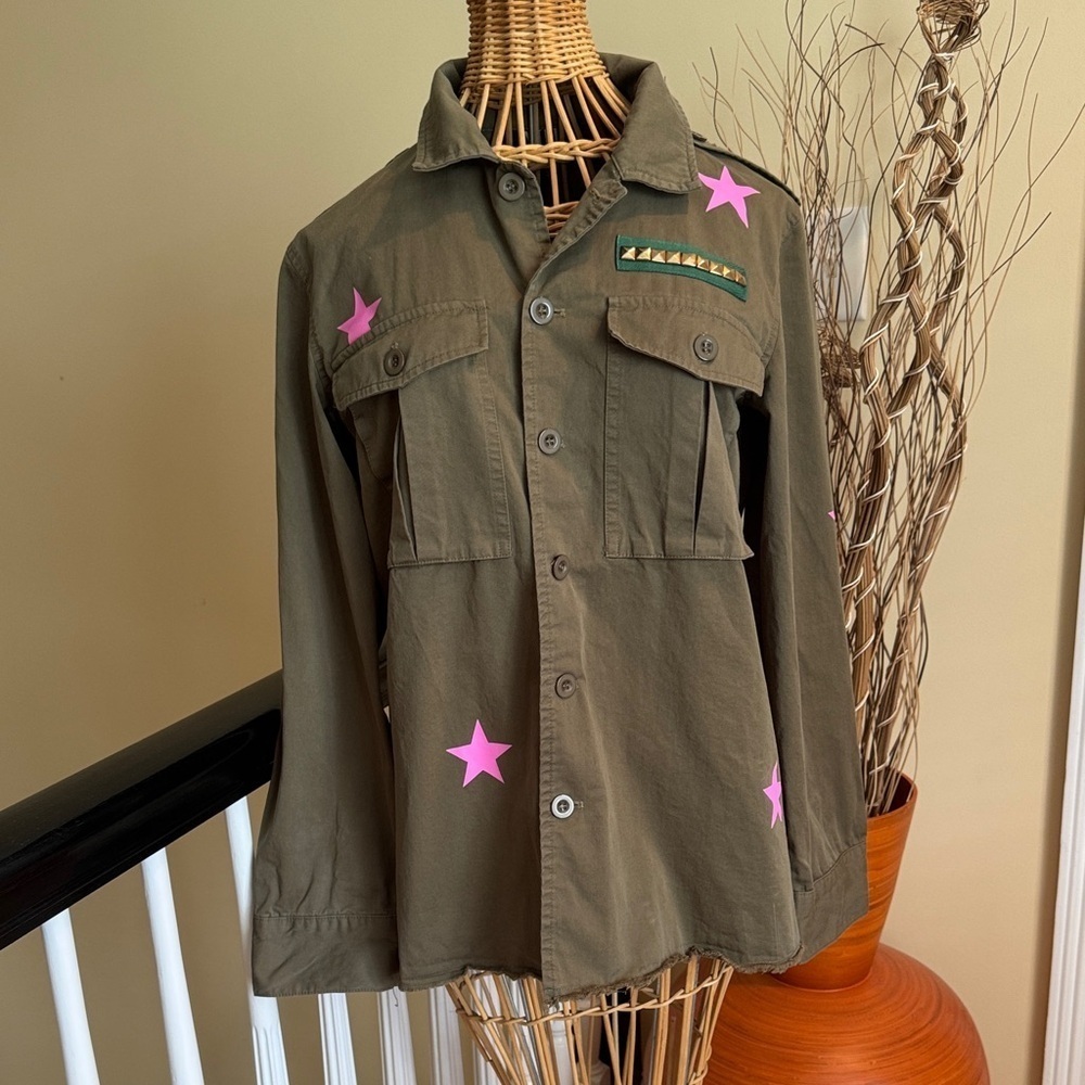 Moving Forward military green shirt with a sparkling tiger in the back